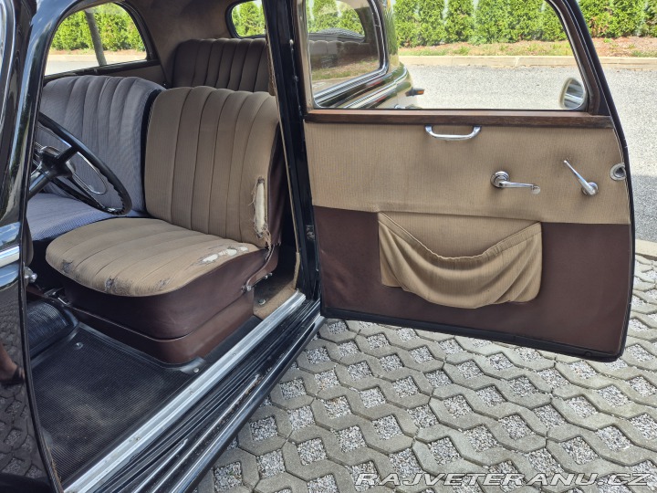 Mercedes-Benz 220 W187 1952