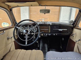 Mercedes-Benz 220 W187 1952
