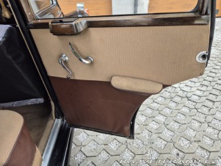 Mercedes-Benz 220 W187 1952