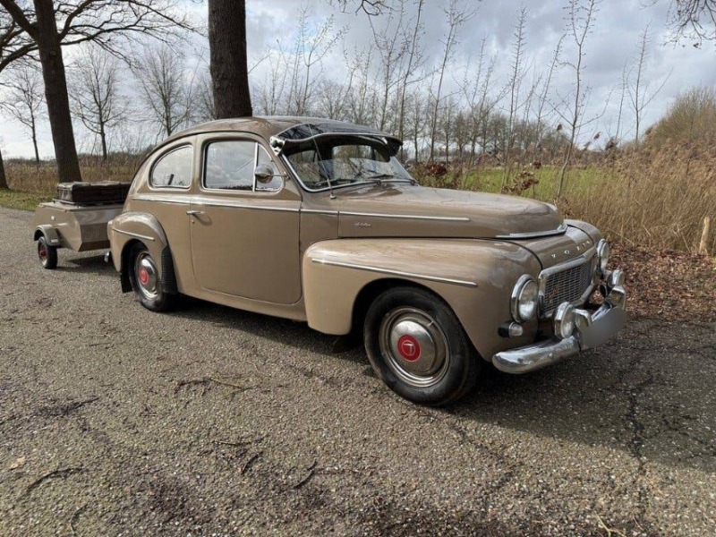 Volvo 544 PV544 s kempingovým vozíkem