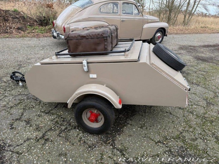 Volvo 544 PV544 s kempingovým vozíkem 1963