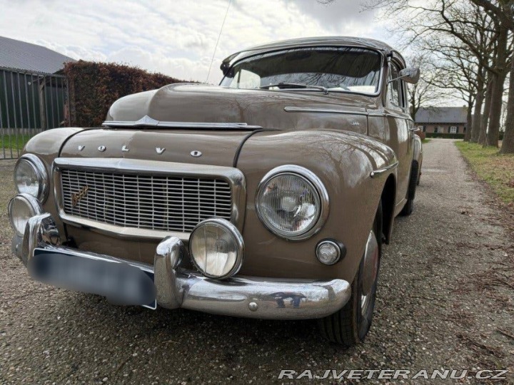 Volvo 544 PV544 s kempingovým vozíkem 1963