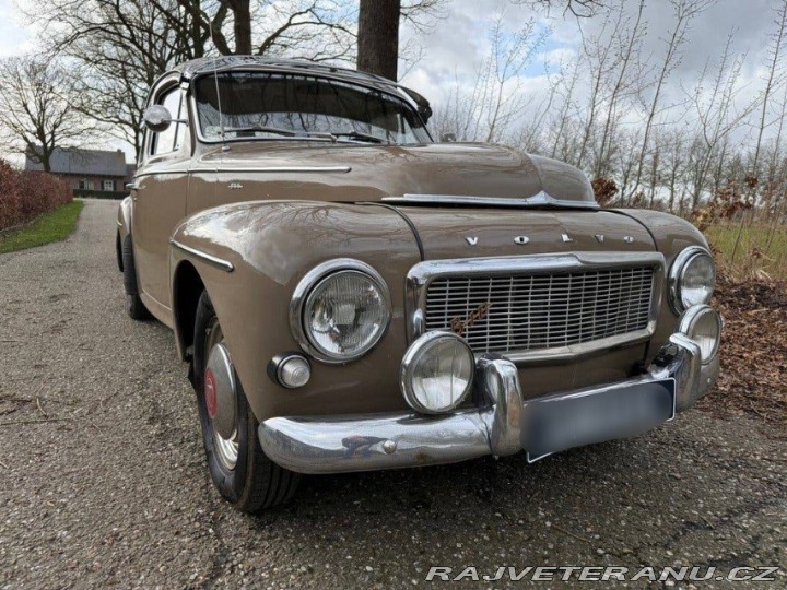 Volvo 544 PV544 s kempingovým vozíkem 1963