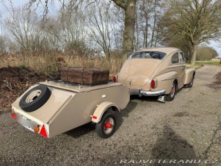Volvo 544 PV544 s kempingovým vozíkem 1963