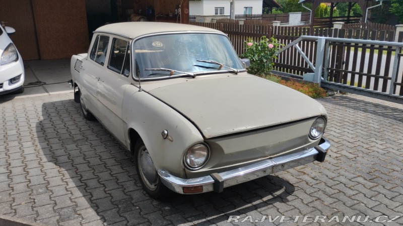 Škoda 100 