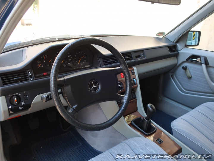 Mercedes-Benz 200 w124 200d 1989