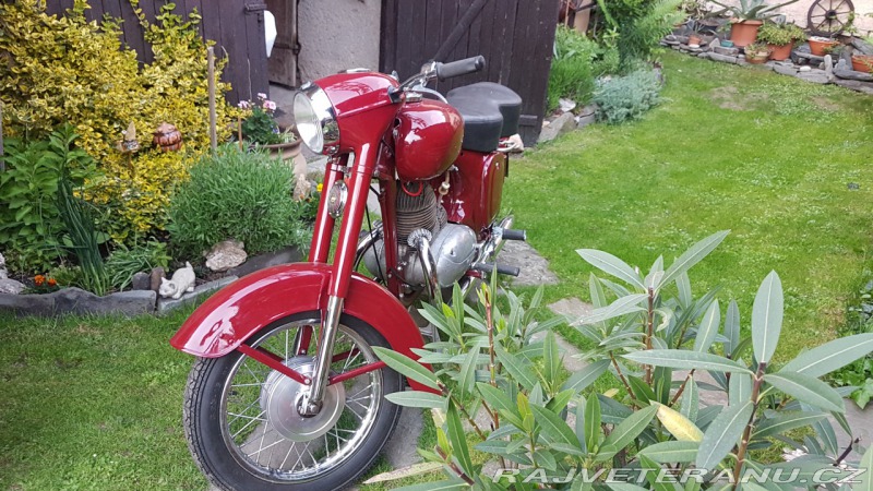 Jawa 250 kývačka