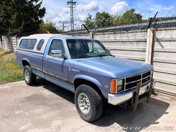 Dodge Ostatní modely Dakota 4.0l benzin V6 1988