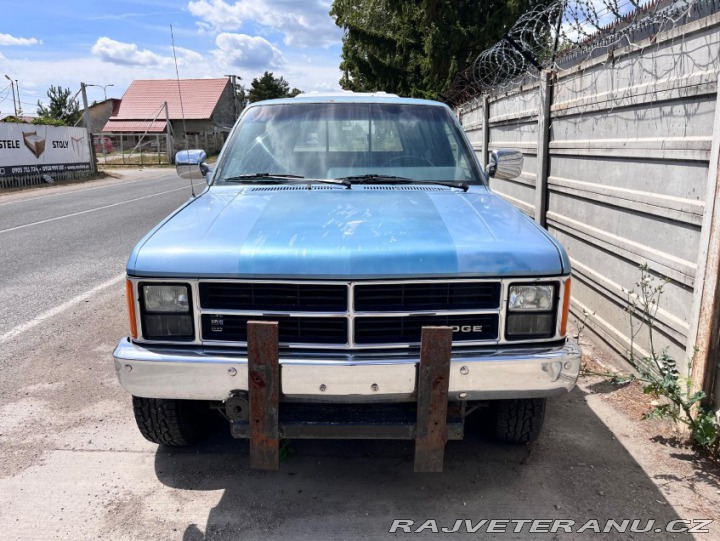 Dodge Ostatní modely Dakota 4.0l benzin V6 1988