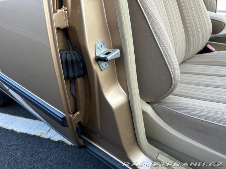 Mercedes-Benz 230 124 230E 97kw 1986