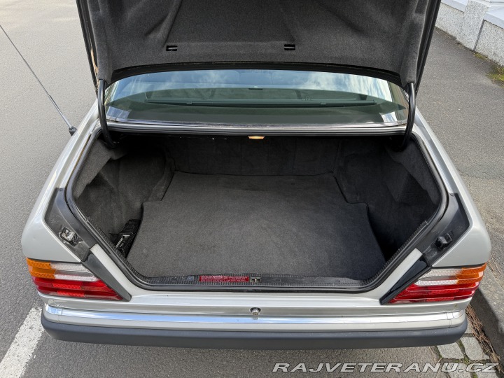 Mercedes-Benz 230 w124 1990