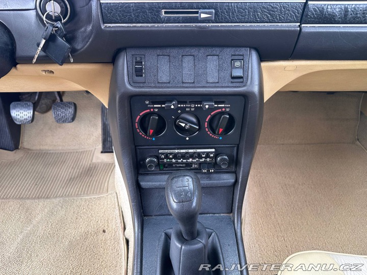 Mercedes-Benz 200 200D 123D 1980