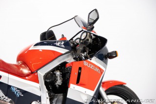 Suzuki GSX GSXR 1100 1986