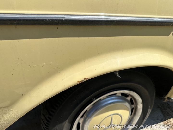 Mercedes-Benz 200 W123 1978