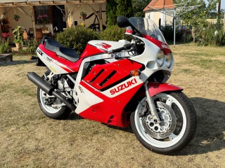 Suzuki GSX GSXR 750