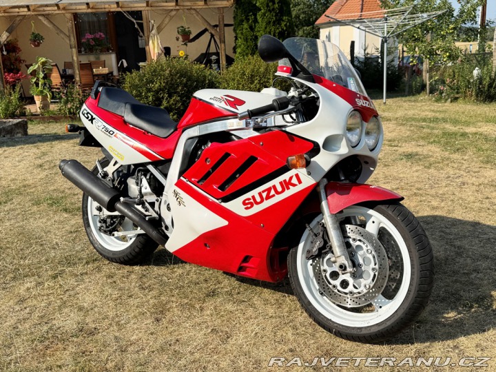 Suzuki GSX GSXR 750 1988