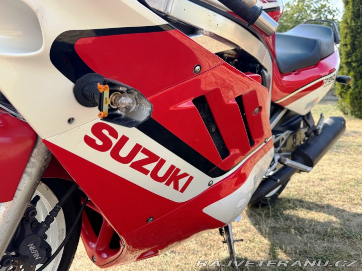 Suzuki GSX GSXR 750 1988