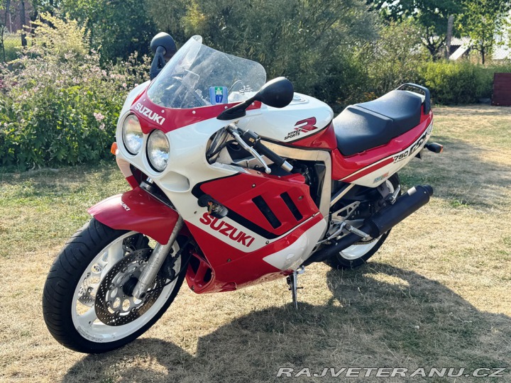 Suzuki GSX GSXR 750 1988