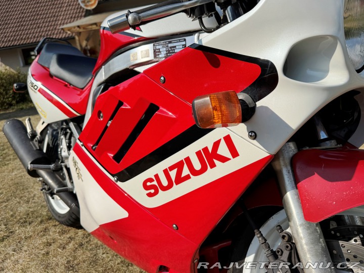 Suzuki GSX GSXR 750 1988
