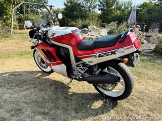 Suzuki GSX GSXR 750 1988