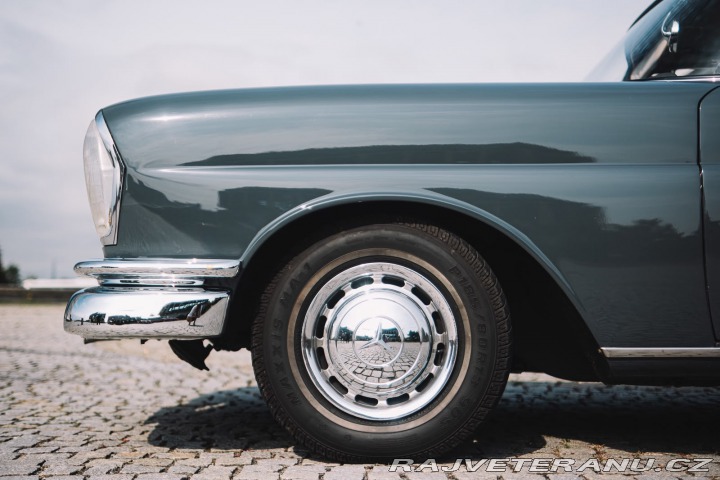 Mercedes-Benz 220 W111 220SE 1964