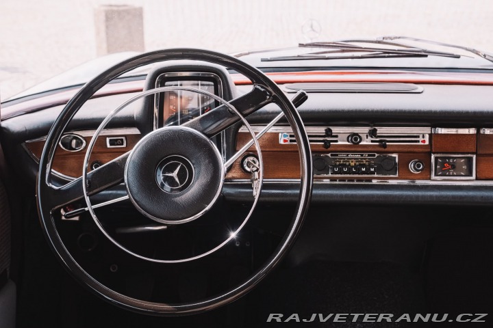 Mercedes-Benz 220 W111 220SE 1964
