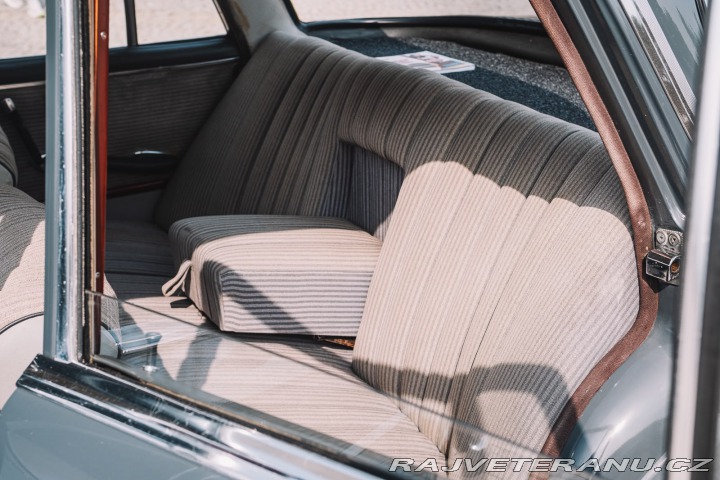 Mercedes-Benz 220 W111 220SE 1964