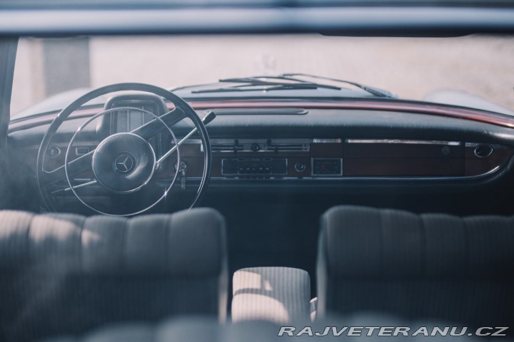 Mercedes-Benz 220 W111 220SE 1964