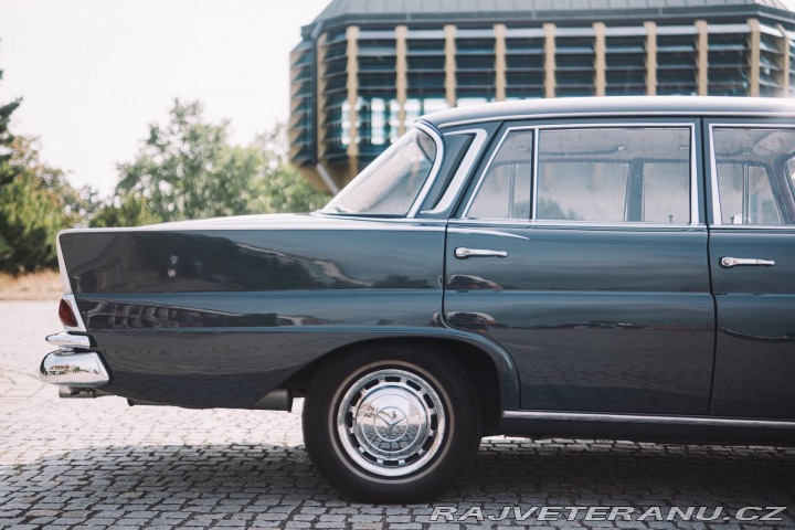 Mercedes-Benz 220 W111 220SE 1964