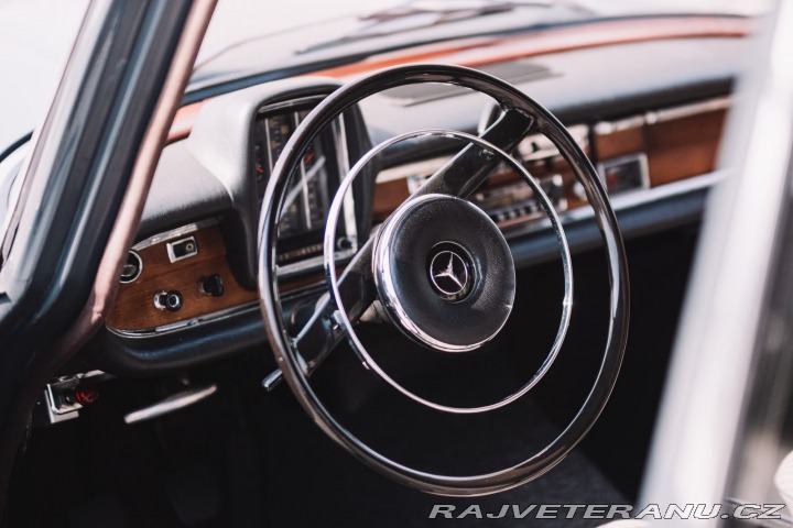 Mercedes-Benz 220 W111 220SE 1964