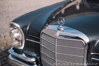 Mercedes-Benz 220 W111 220SE 1964