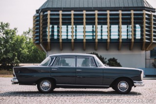 Mercedes-Benz 220 W111 220SE 1964