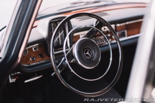 Mercedes-Benz 220 W111 220SE 1964