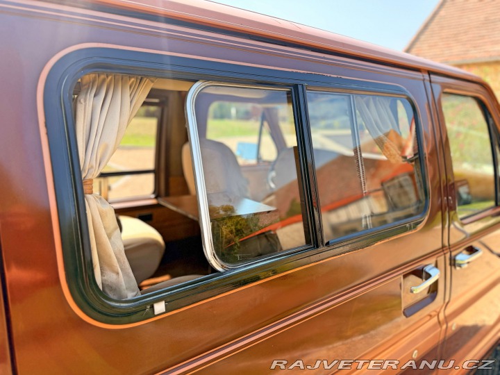 Ford Econoline E-150 5.8 V8 | Contempo 1982