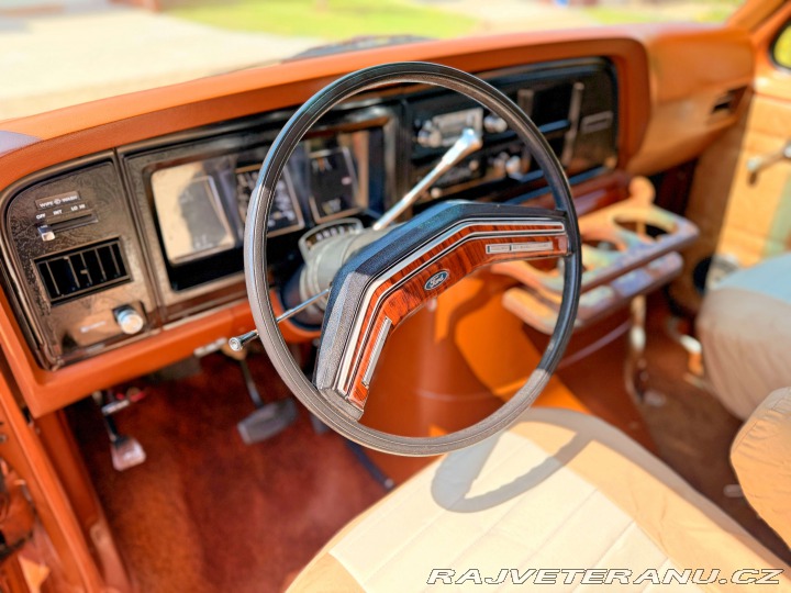 Ford Econoline E-150 5.8 V8 | Contempo 1982