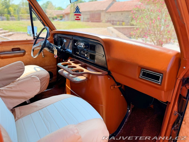 Ford Econoline E-150 5.8 V8 | Contempo 1982