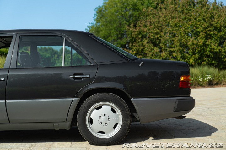 Mercedes-Benz 300 E-24V SPORTLINE 1989