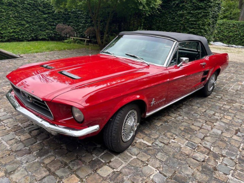 Ford Mustang V8 convertible