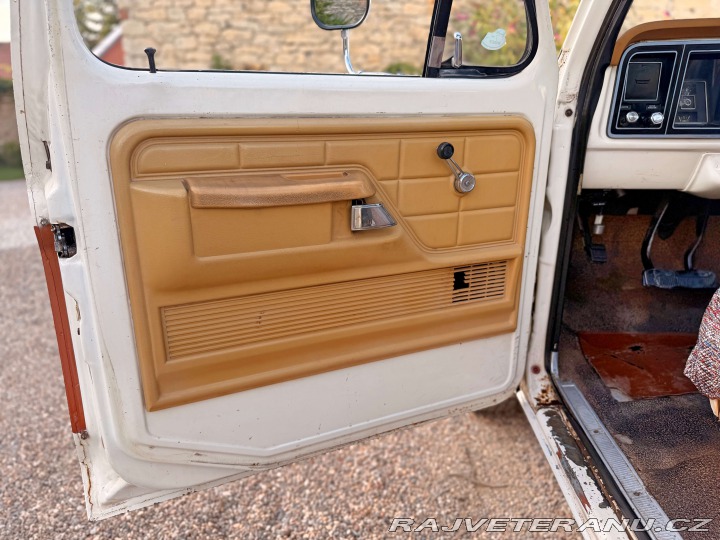 Ford F 150 5.8 V8 | 4x4 | Manuál 1977