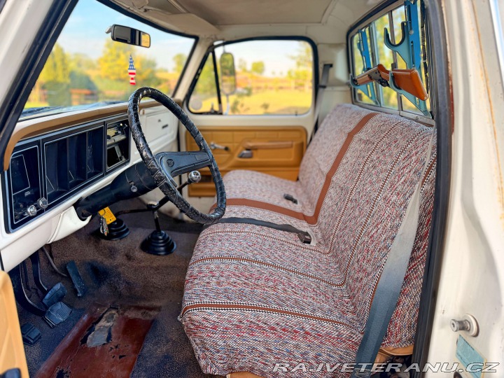 Ford F 150 5.8 V8 | 4x4 | Manuál 1977