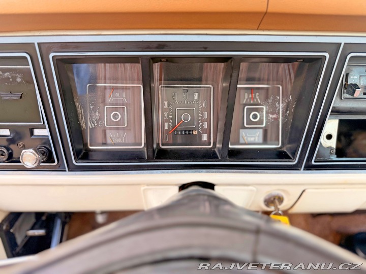 Ford F 150 5.8 V8 | 4x4 | Manuál 1977