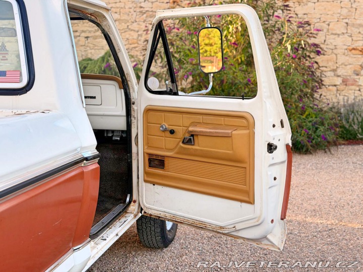Ford F 150 5.8 V8 | 4x4 | Manuál 1977