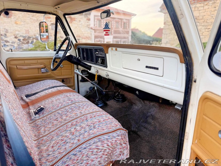 Ford F 150 5.8 V8 | 4x4 | Manuál 1977
