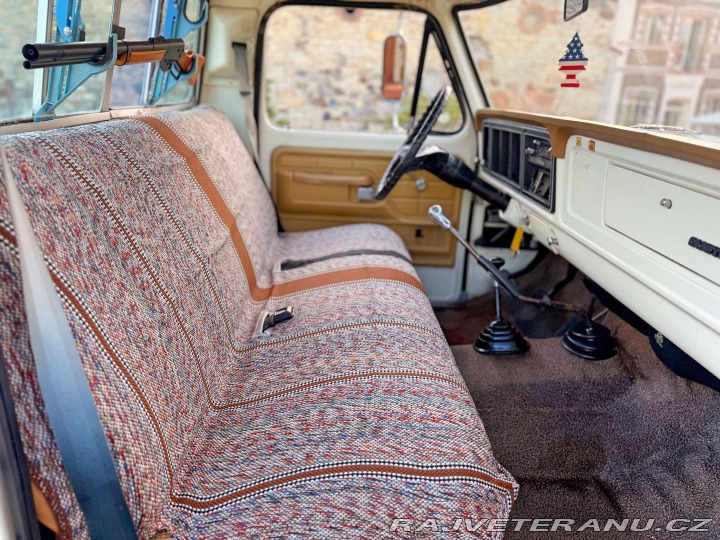 Ford F 150 5.8 V8 | 4x4 | Manuál 1977