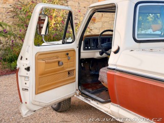 Ford F 150 5.8 V8 | 4x4 | Manuál 1977