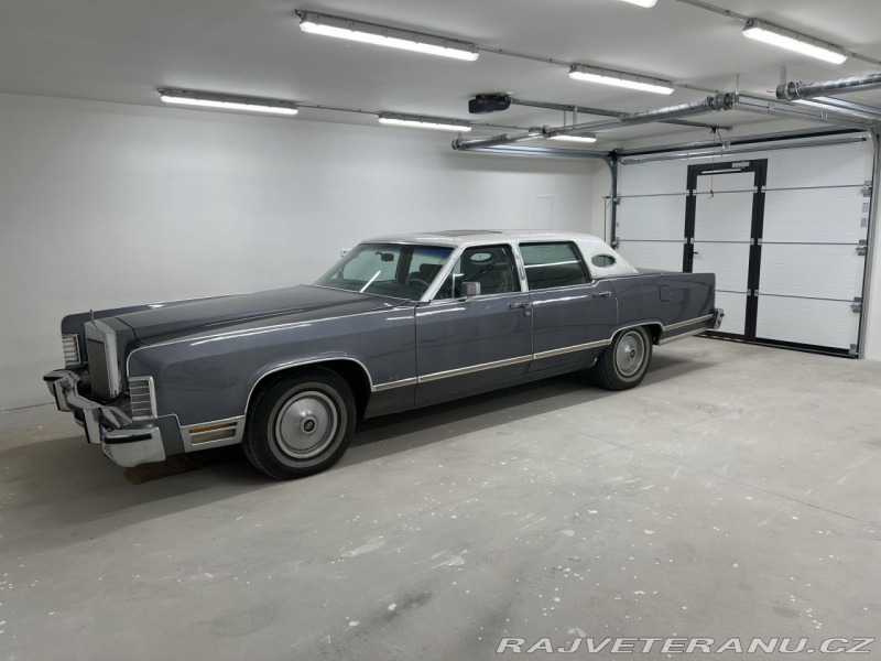 Lincoln Continental Town Car