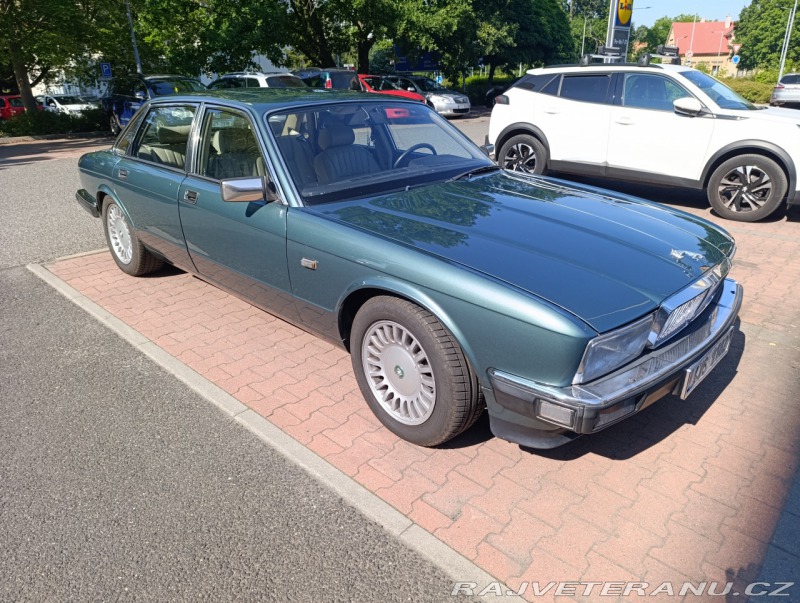 Jaguar XJ 40