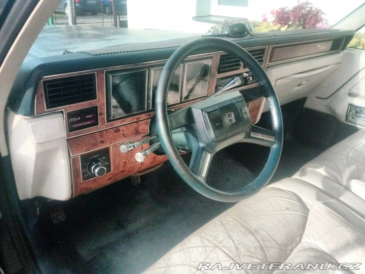 Lincoln Town Car signature 1986
