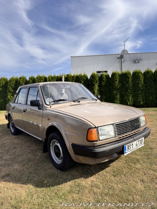 Škoda 120 Škoda 120L 1988