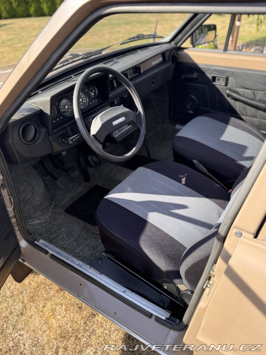 Škoda 120 Škoda 120L 1988